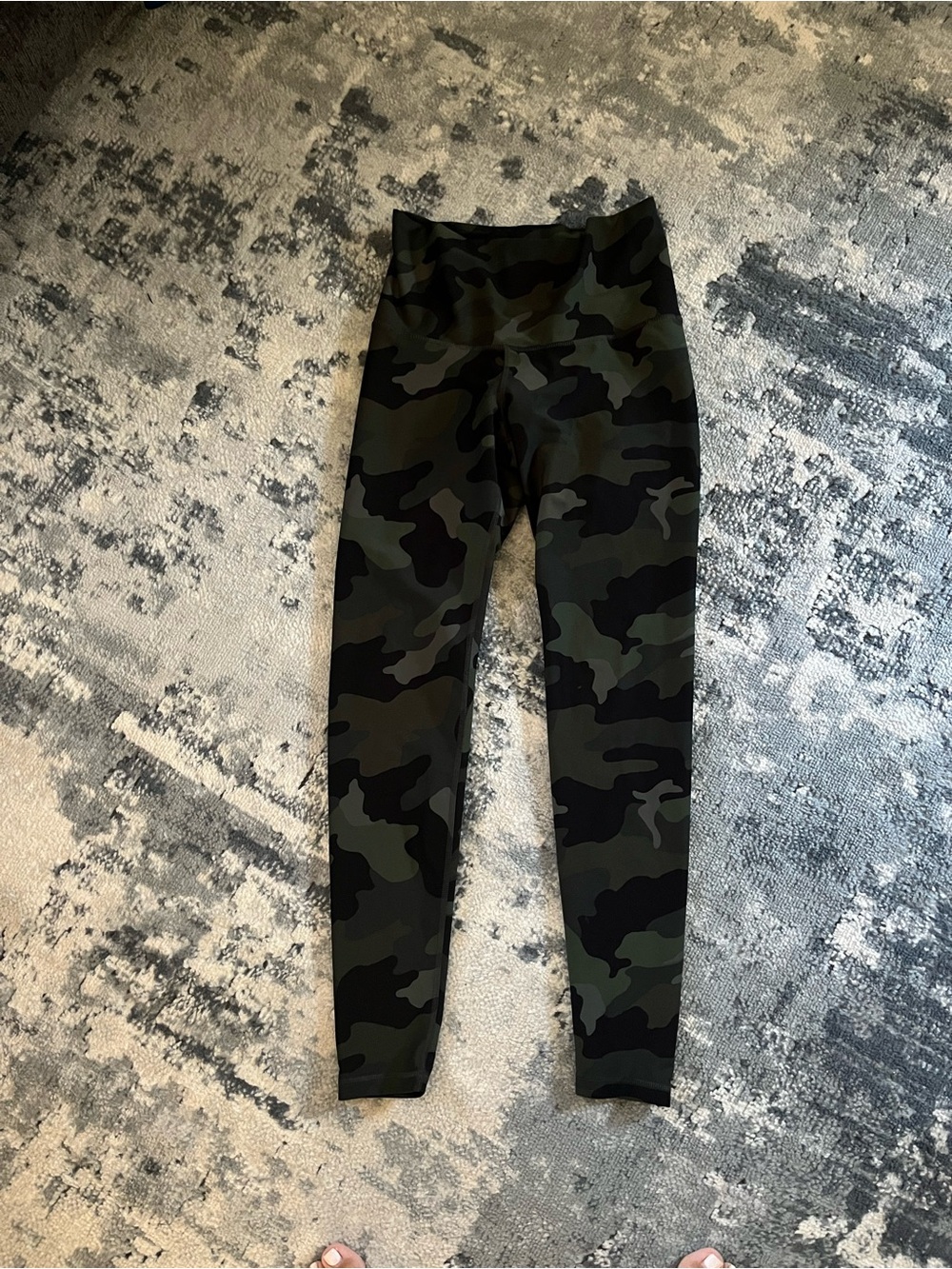 Old Navy Women's Olive & Black Camo High-Waist Leggings